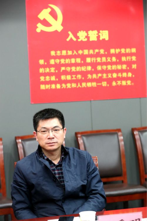 馮愛明參加指導公司領(lǐng)導班子民主生活會(圖3) 馮愛明參加指導公司領(lǐng)導班子民主生活會(圖3)