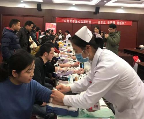 獻(xiàn)出一滴血  匯聚一份愛 ——武漢體育中心組織開展無償獻(xiàn)血活動(dòng)(圖1)