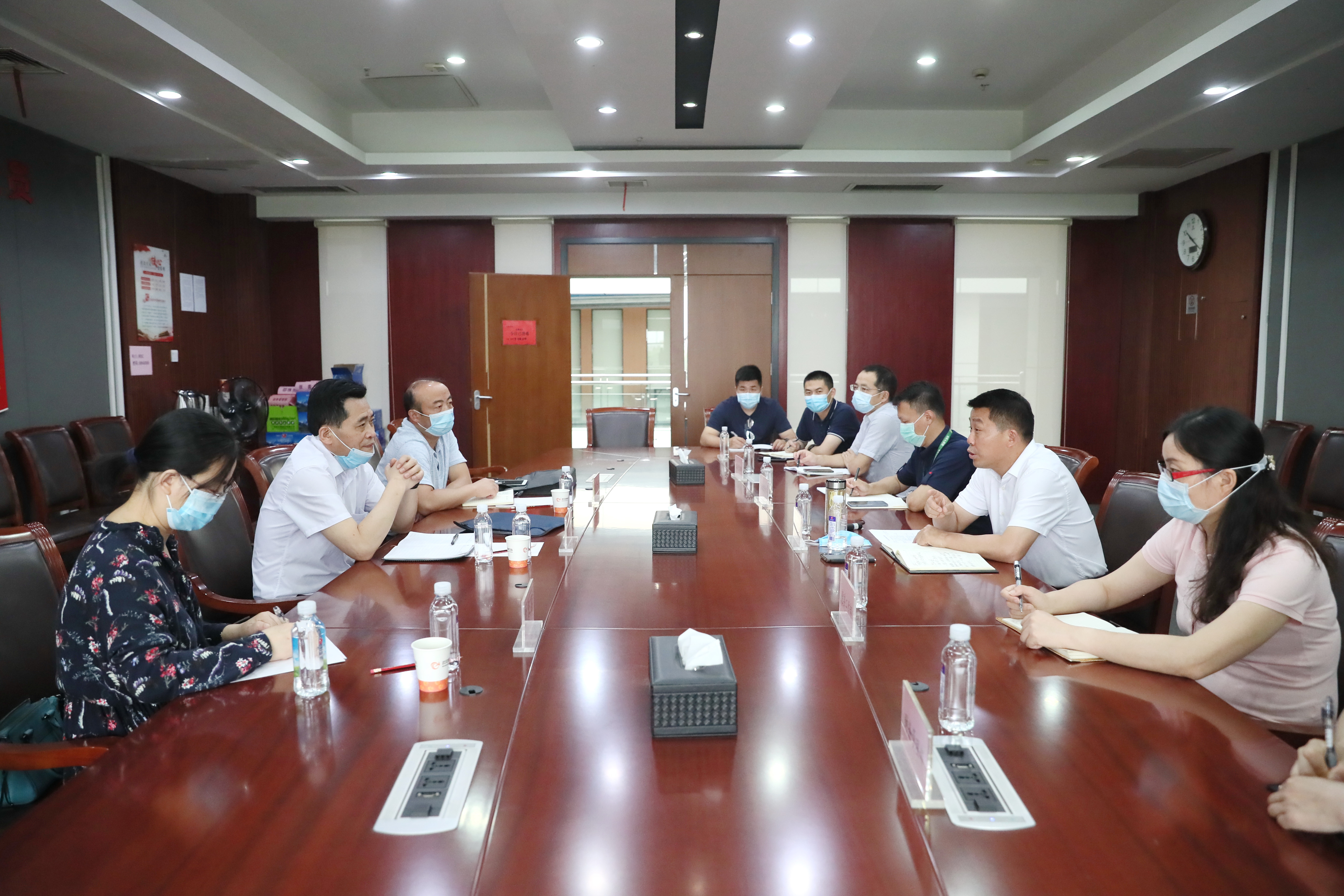 省信訪局等部門領(lǐng)導(dǎo)來(lái)公司調(diào)研  全力支持武漢體育中心發(fā)展